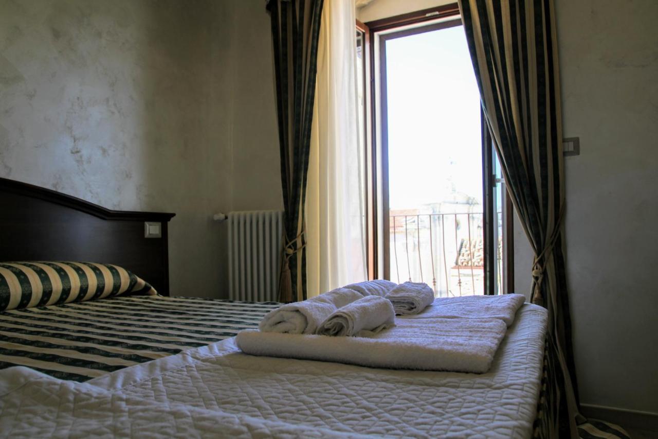 Rooms Dimora Arco - Affitti Brevi Italia Monte Sant'Angelo Exterior photo